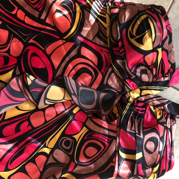 Spense halter top size medium - Picture 4 of 4